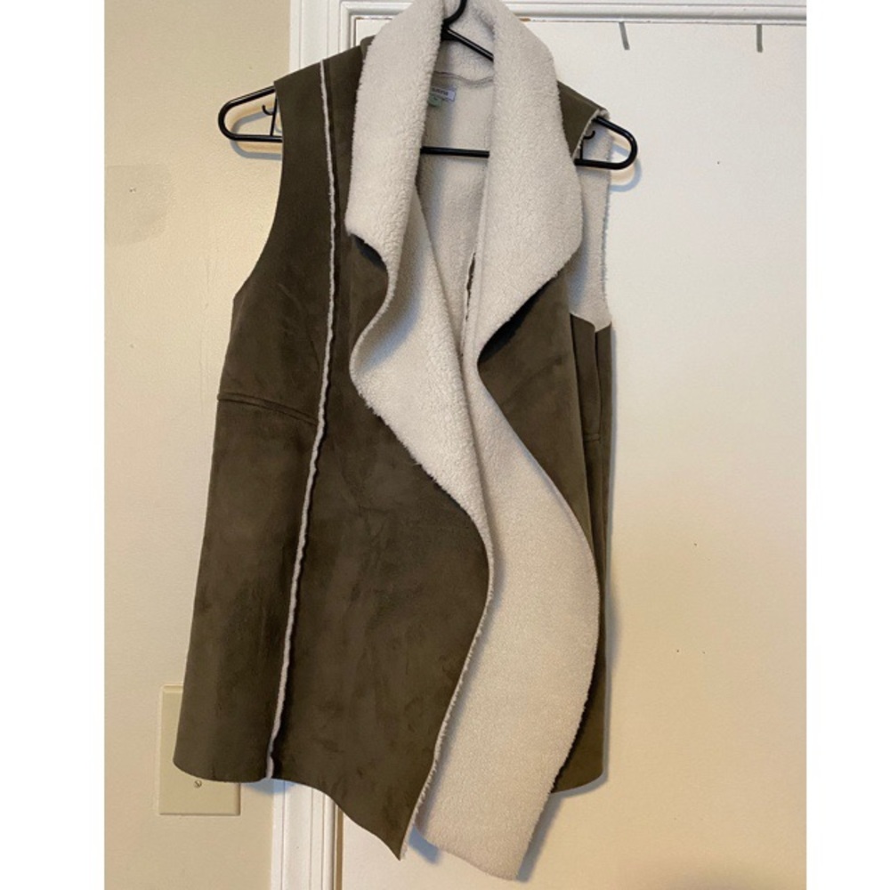 SUSINA Olive Tan
Faux Shearling & Faux Suede Vest
